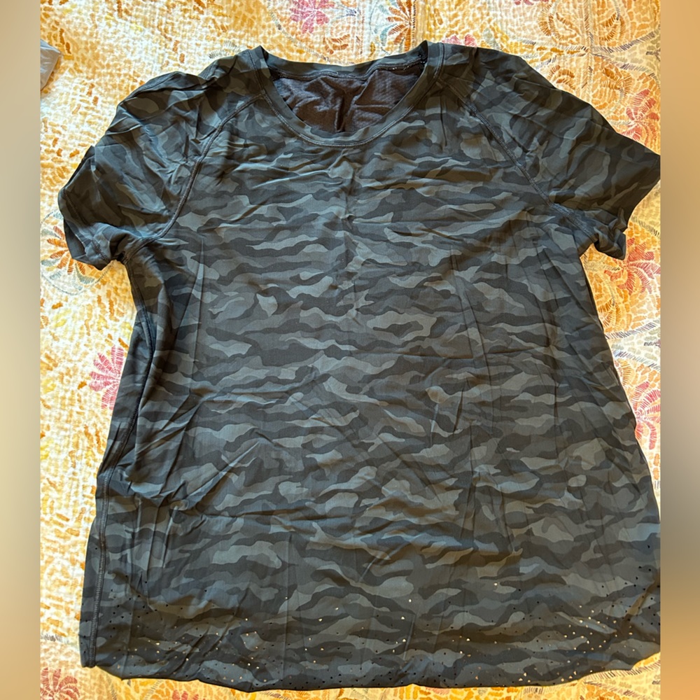 Lululemon camo T-shirt crisscross back